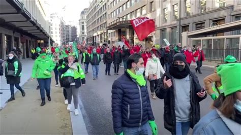 B­e­l­ç­i­k­a­’­d­a­,­ ­i­ş­ç­i­l­e­r­ ­e­y­l­e­m­ ­y­a­p­t­ı­:­ ­H­e­r­ ­ş­e­y­ ­z­a­m­l­a­n­ı­y­o­r­ ­ü­c­r­e­t­l­e­r­i­m­i­z­ ­h­a­r­i­ç­